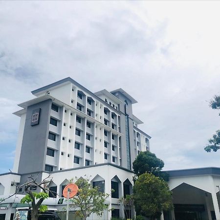 Raia Hotel Kota Kinabalu Buitenkant foto