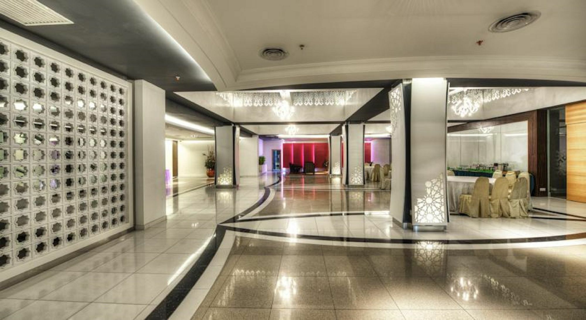 Raia Hotel Kota Kinabalu Buitenkant foto