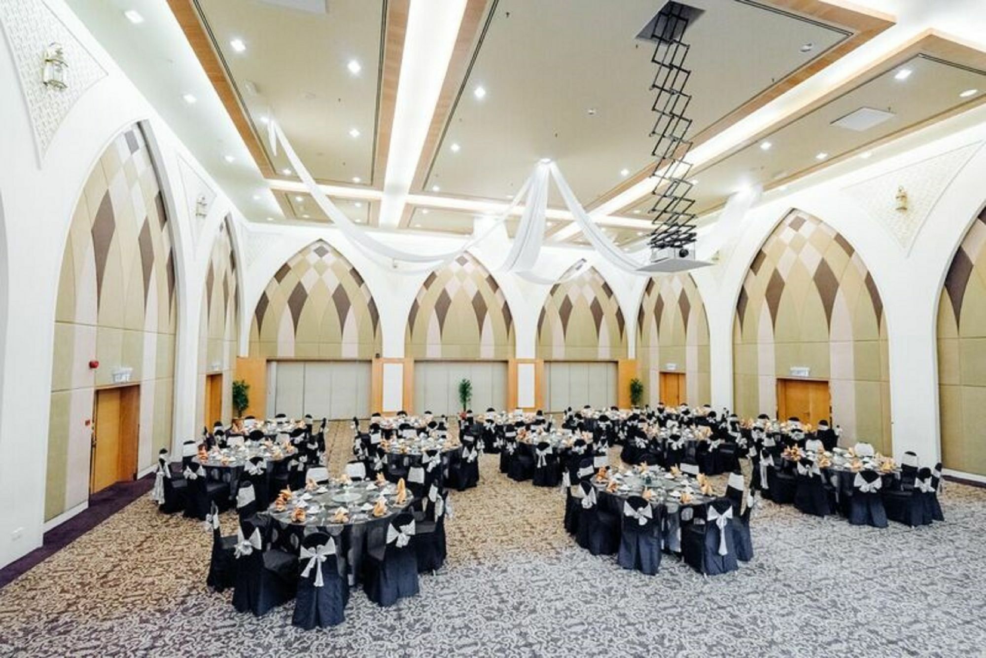 Raia Hotel Kota Kinabalu Buitenkant foto